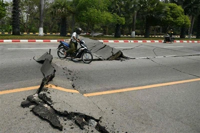 7。9-マグニチュードQuakeがミャンマーを襲う：